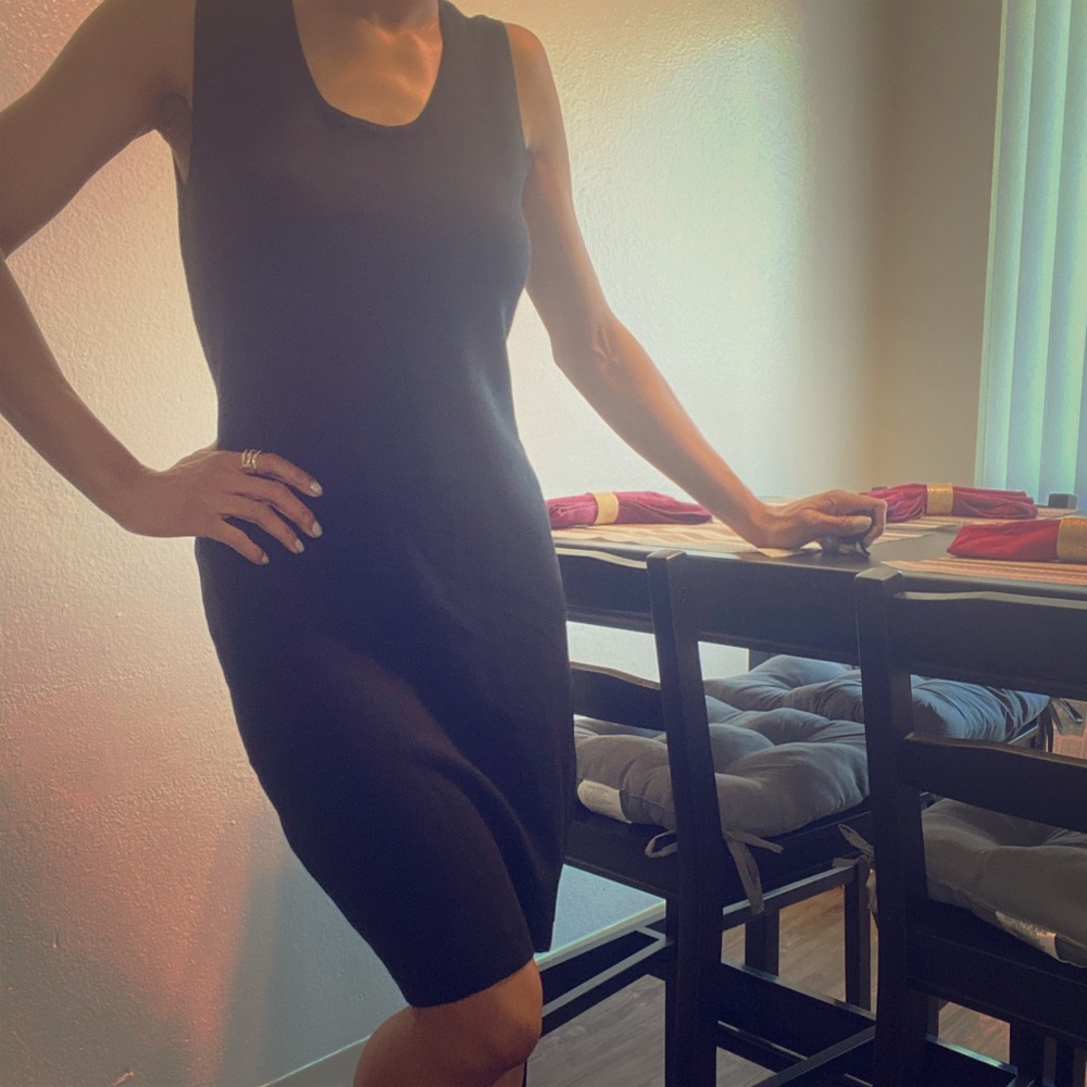 Simple BLACK BODY CON DRESS - Picture 3 of 11